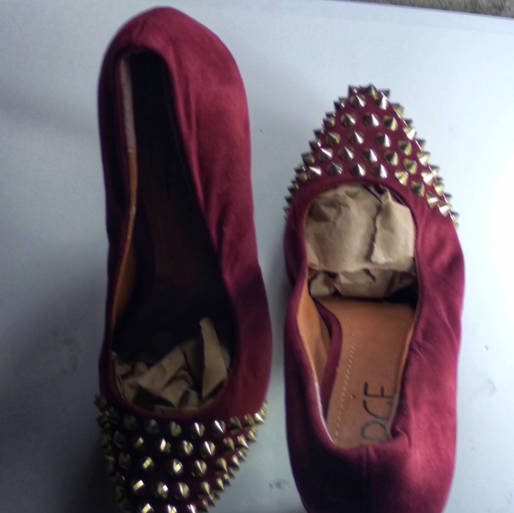 Shoes - Picture 4 of 11